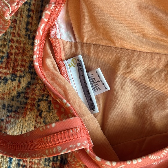 Robin Piccone Isla Plunge One Piece Swimsuit in Terracotta SZ 6 NWOT - Picture 4 of 5